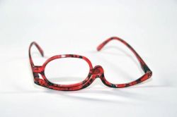 IBD Make up bril rood  2.50